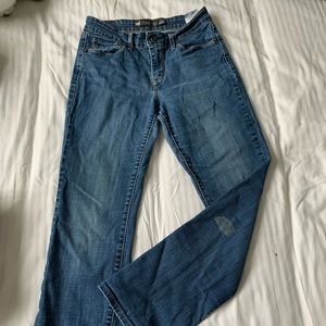 Levi’s Demi curve jeans